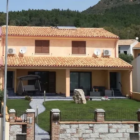 Le Torri Porto Corallo 펜션 빌라푸주
